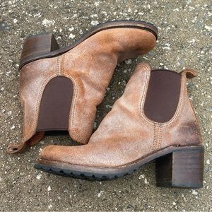 Frye Sabrina Chelsea Boots distressed Chocolate